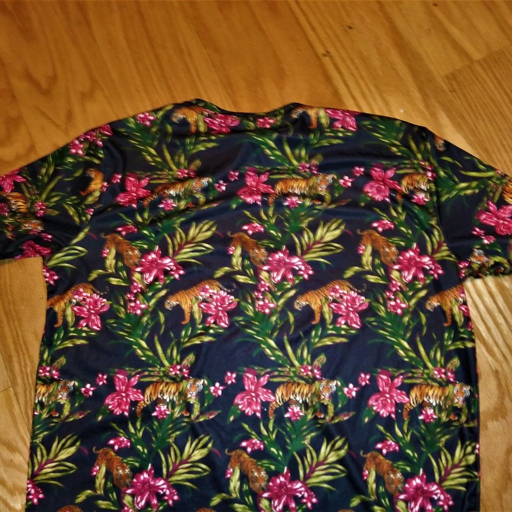 Courage Clothing Co. floral crewneck shirt - Picture 7 of 8